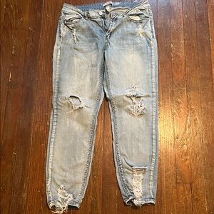 Distressed skinny jeans by refuge